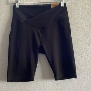 PINK High Waist 9” V Crossover Bike Short